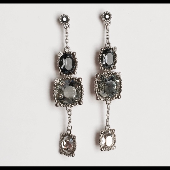 Swarovski SET: Three Stone Ring And Earrings Set - Picture 4 of 4